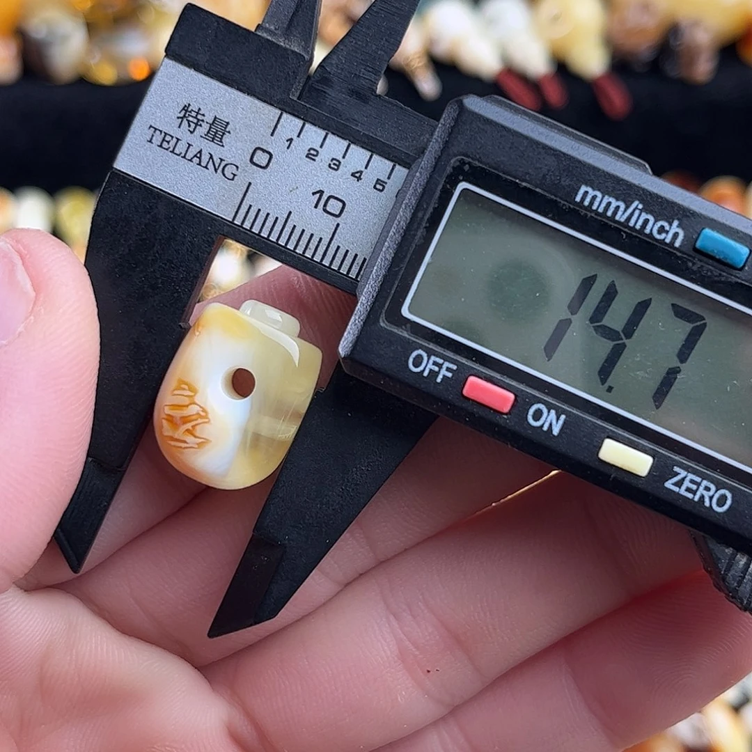 蜜蜡未镶嵌珠宝奇石