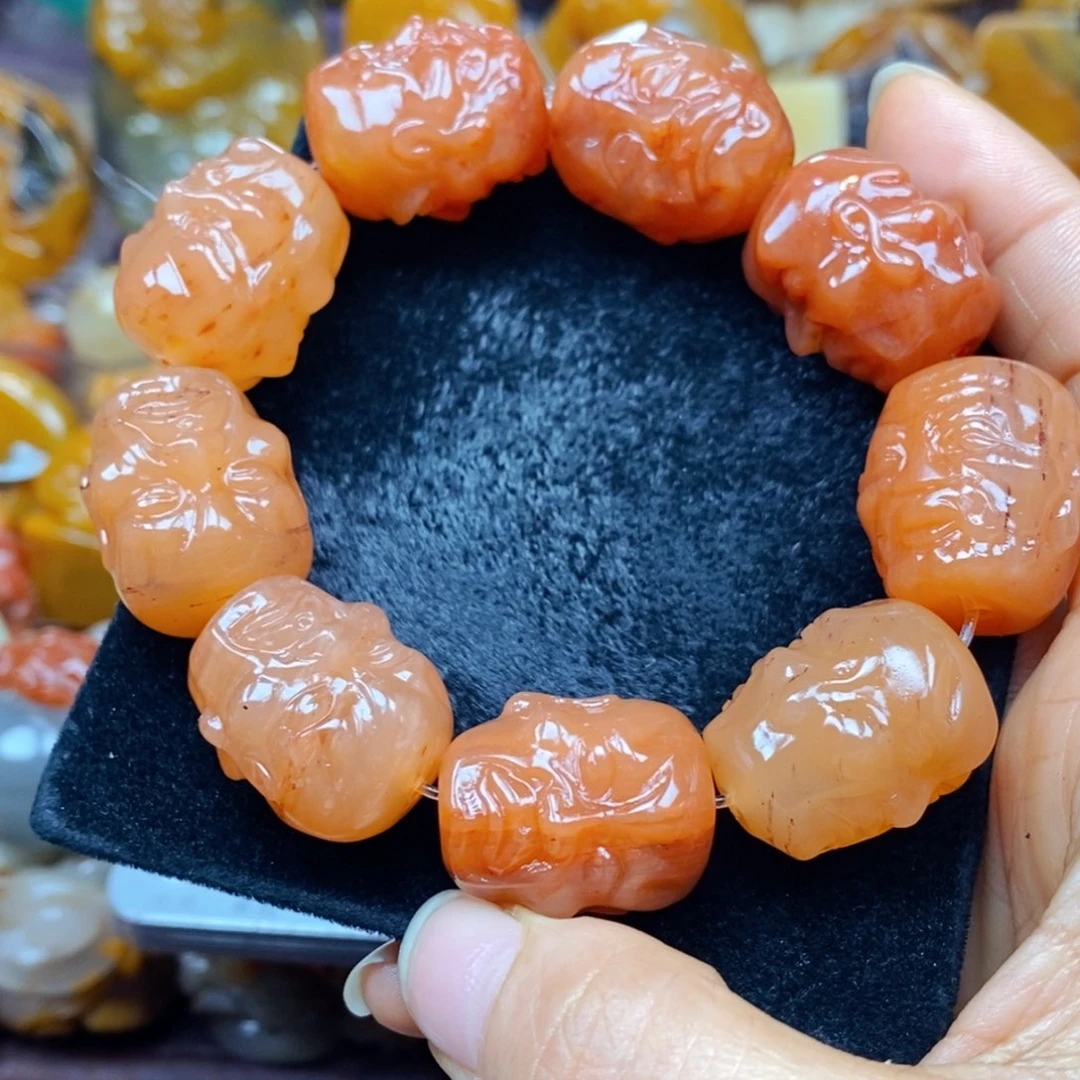 未镶嵌石英质玉（黄龙玉）颈饰