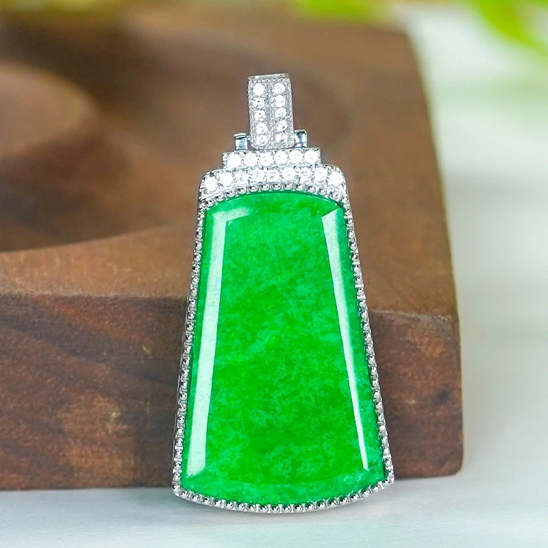 铂Pt950镶嵌精致小巧简镶天然阳绿翡翠A货无事牌吊坠