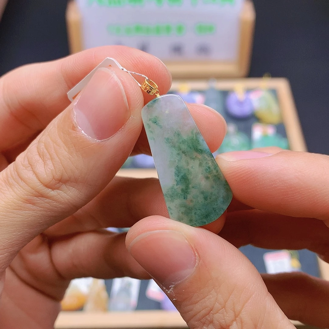 翡翠18K金镶嵌颈饰翡翠