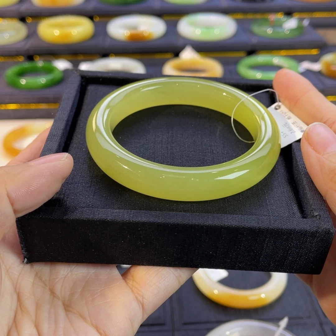 和田玉未镶嵌手镯冰底鸡油黄55