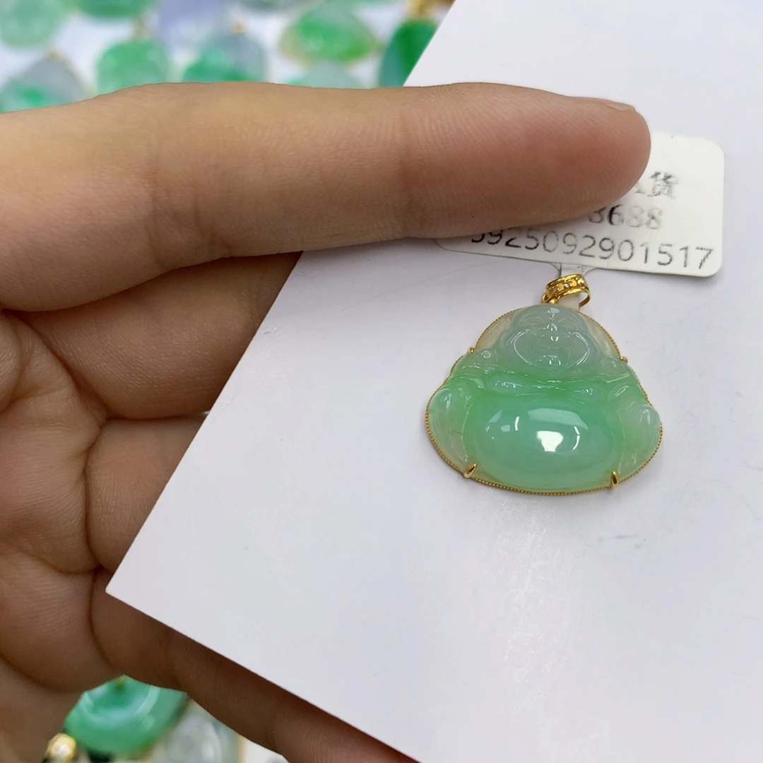 翡翠18K金镶嵌颈饰翡翠