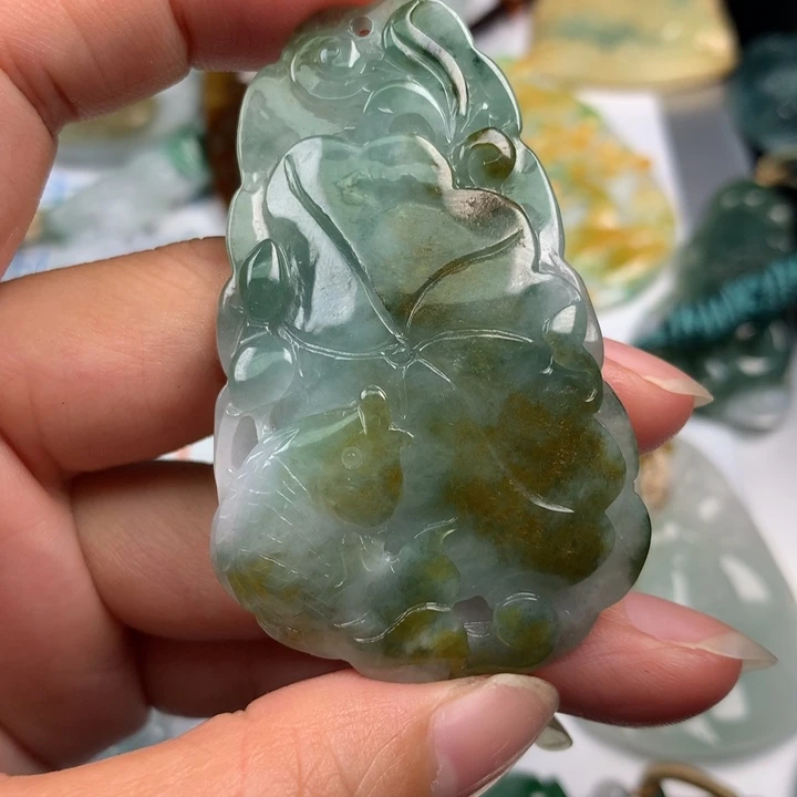 冰***然翡翠未镶嵌颈饰翡翠