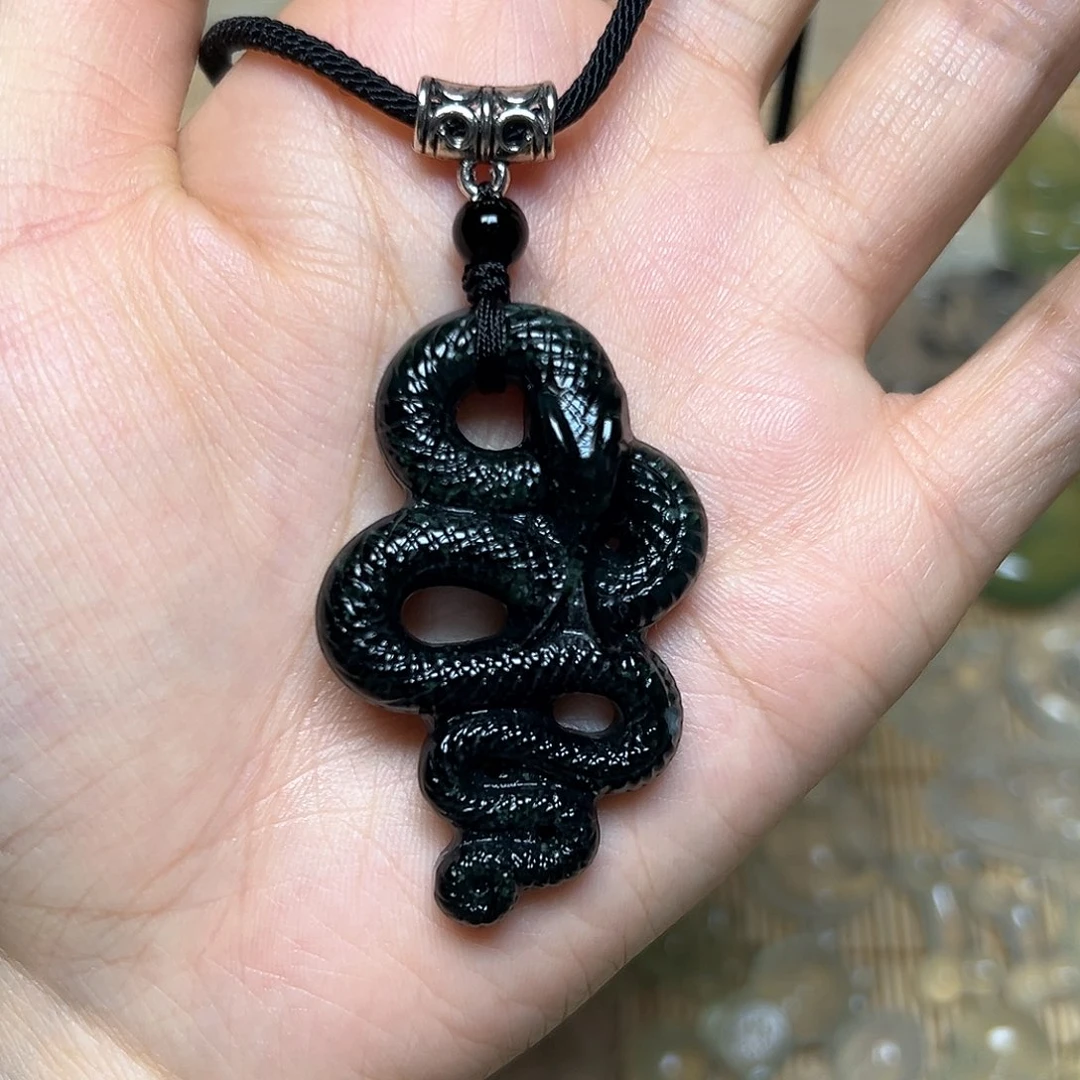 蛇纹石玉颈饰未镶嵌