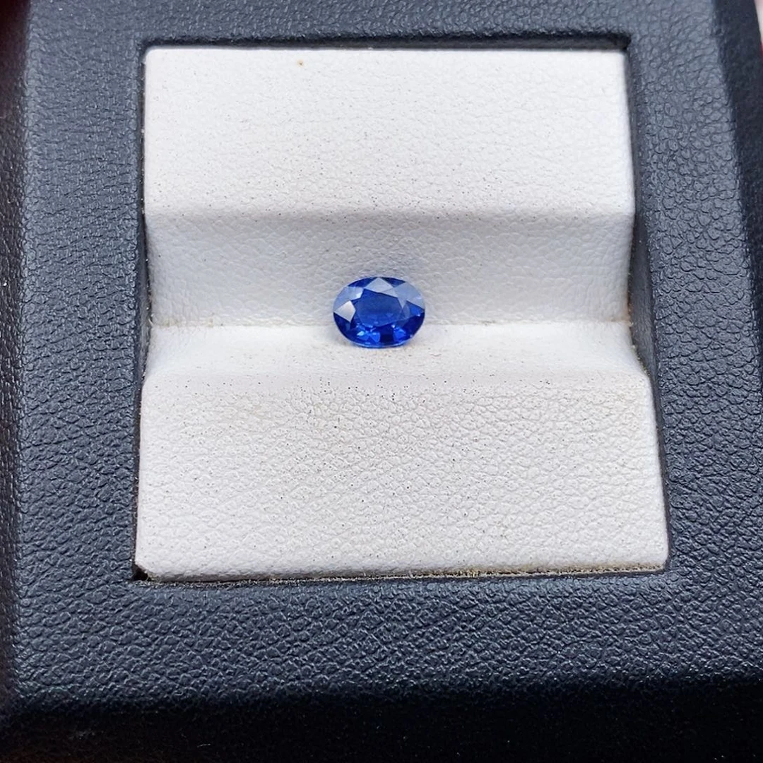蓝宝石裸石0.86ct天然