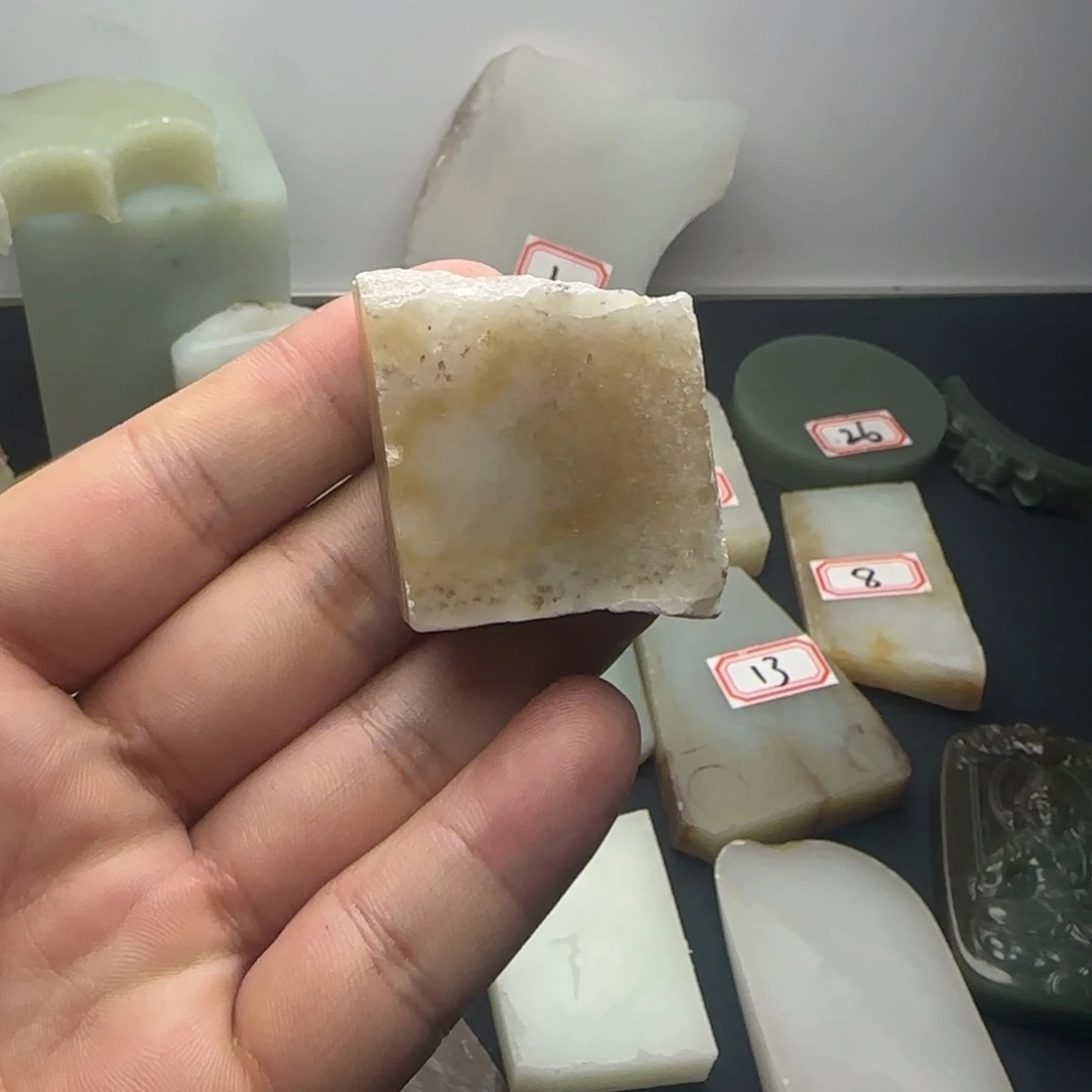 和田玉（糖玉）未镶嵌珠宝奇石