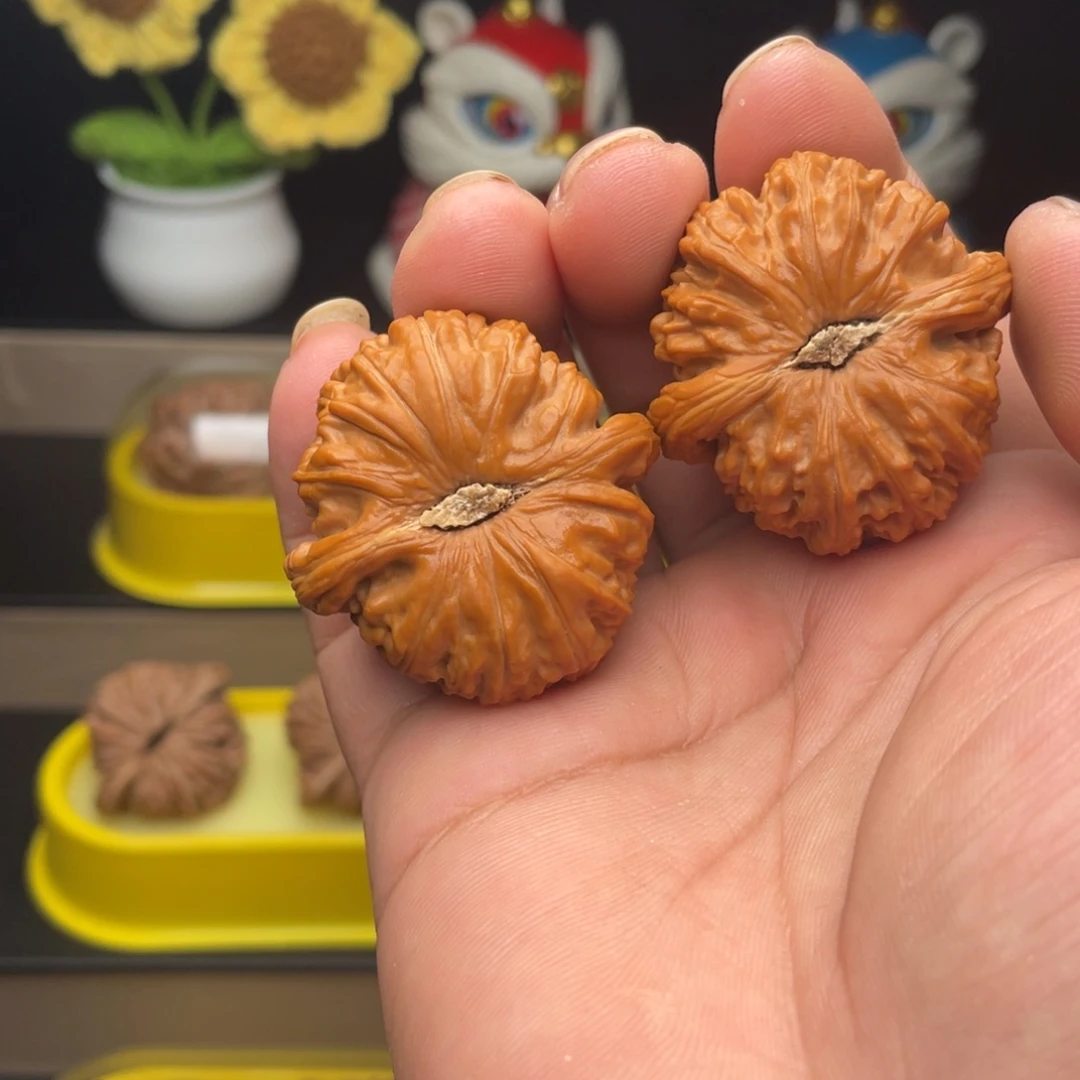 文玩核桃吊坠40白狮子球白有修