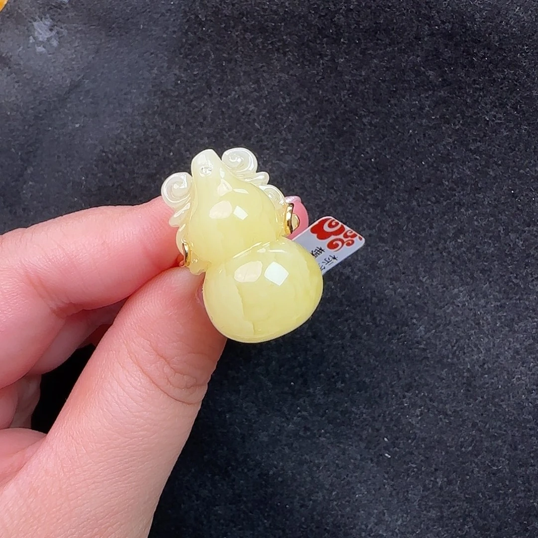 蜜蜡未镶嵌珠宝奇石