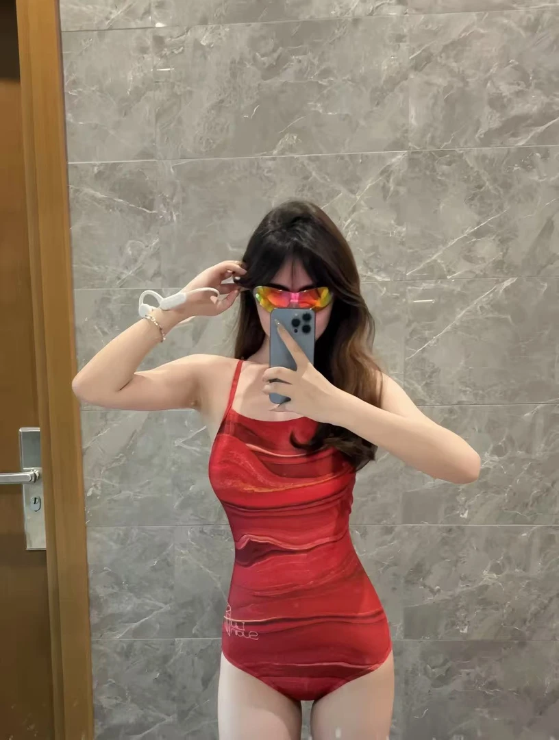 <YWZQ>红宝石连体无袖三角显瘦时尚性感竞速包臀女士温泉游泳衣