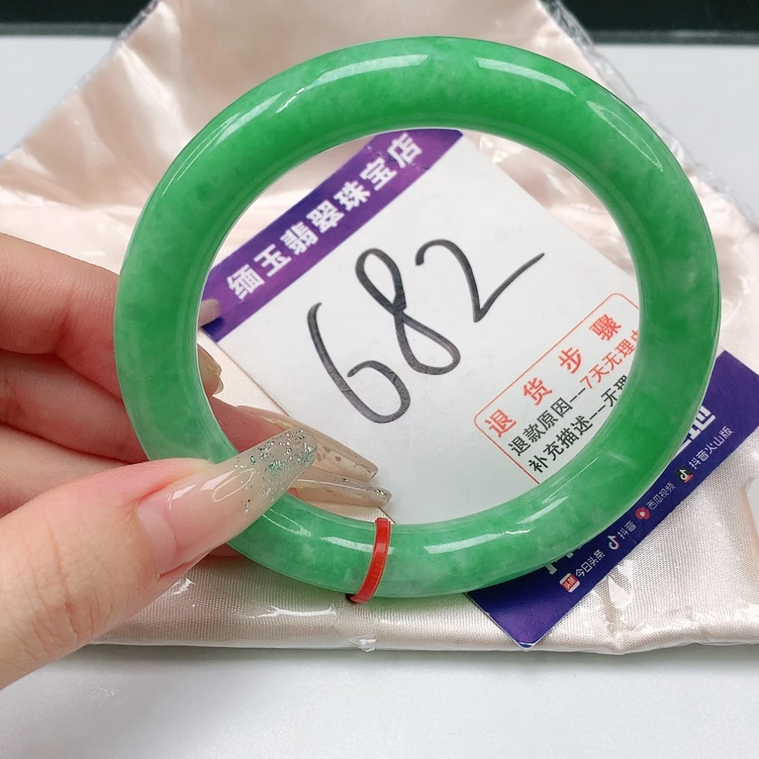 未镶嵌手镯（圆镯）翡翠