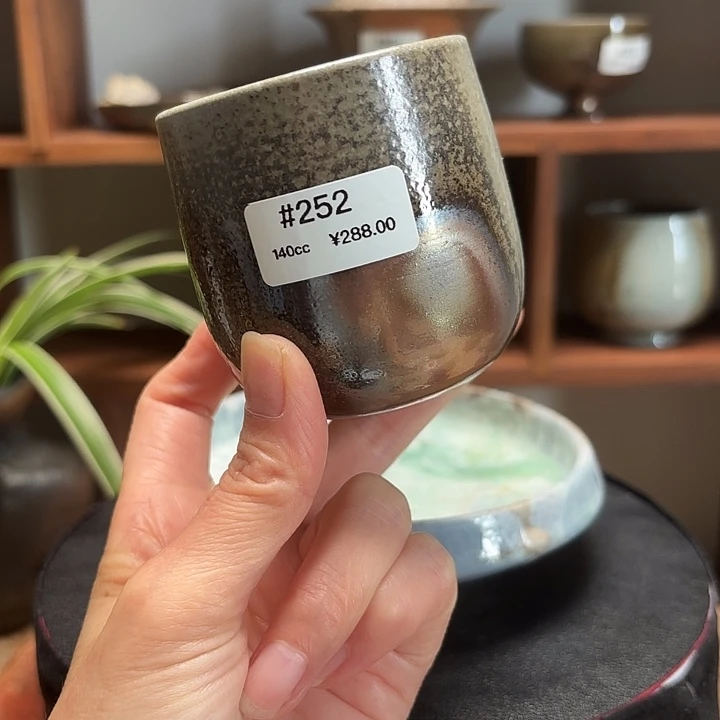 #252柴烧裸烧窑变火眼扳指杯