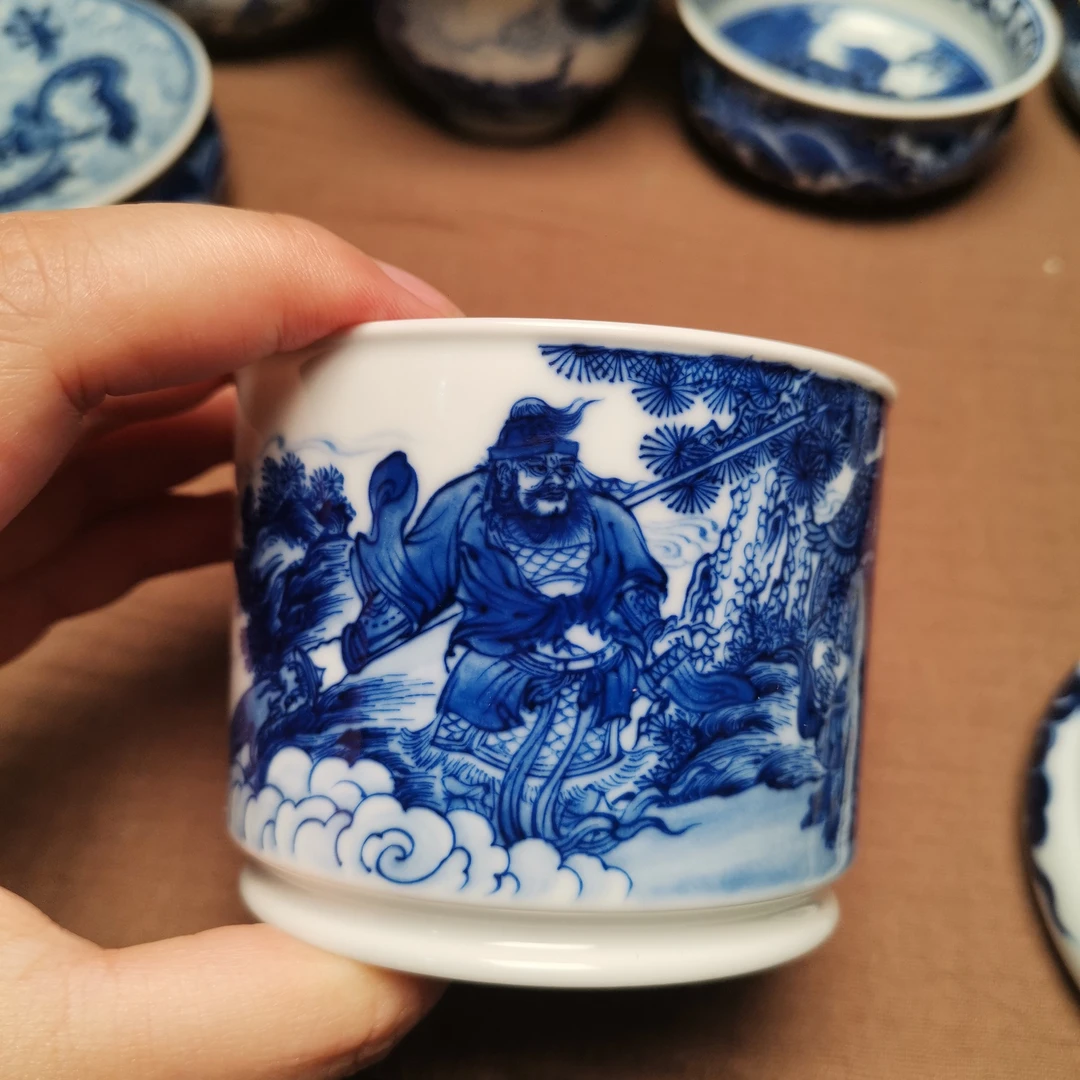 景德镇手绘关羽擒将图容天杯