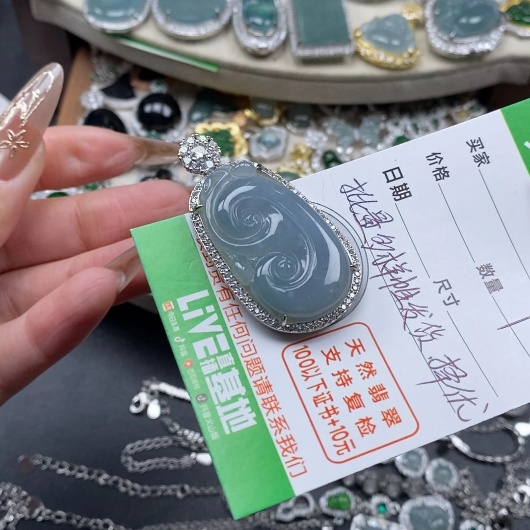 翡翠颈饰未镶嵌翡翠