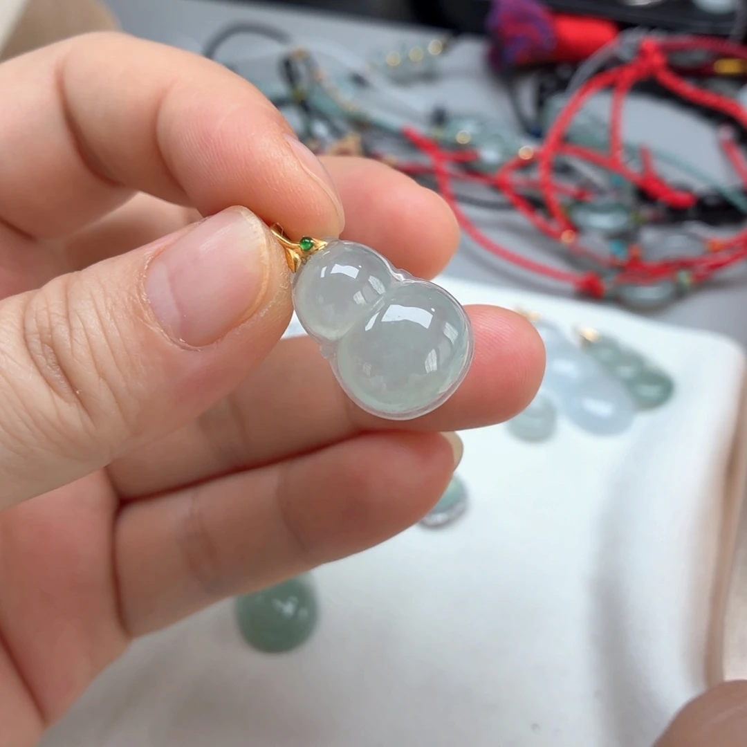 翡翠18K金镶嵌颈饰翡翠葫芦