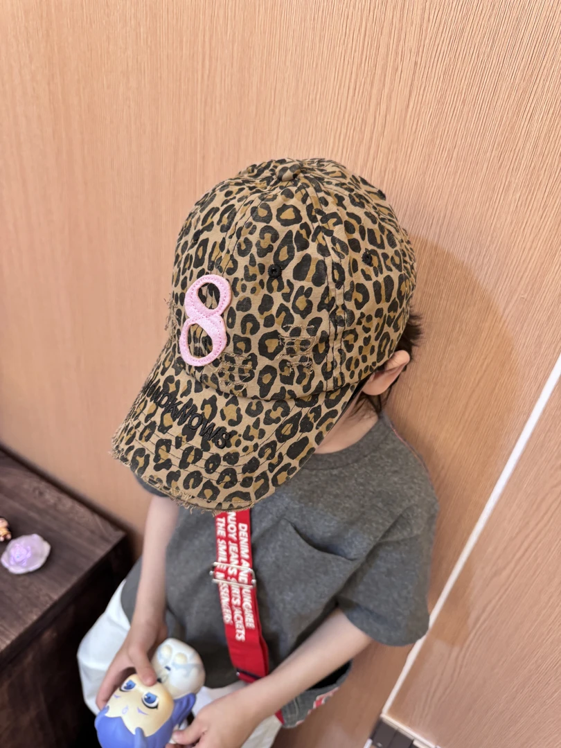 令佳潮牌洋气时尚数字8豹纹鸭舌帽2544儿童帽子印花棒球帽宝宝