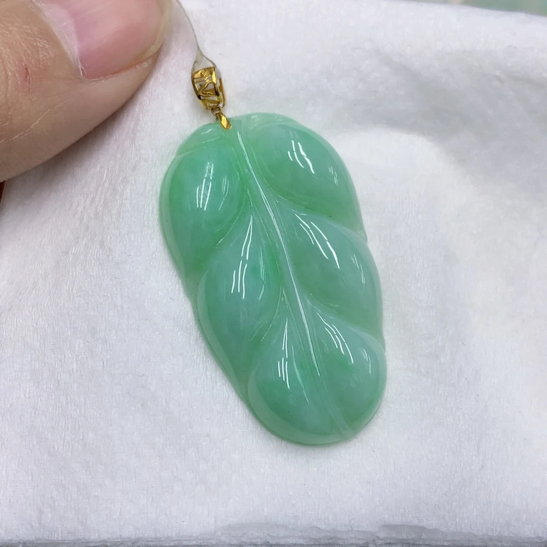 翡翠18K金镶嵌颈饰翡翠