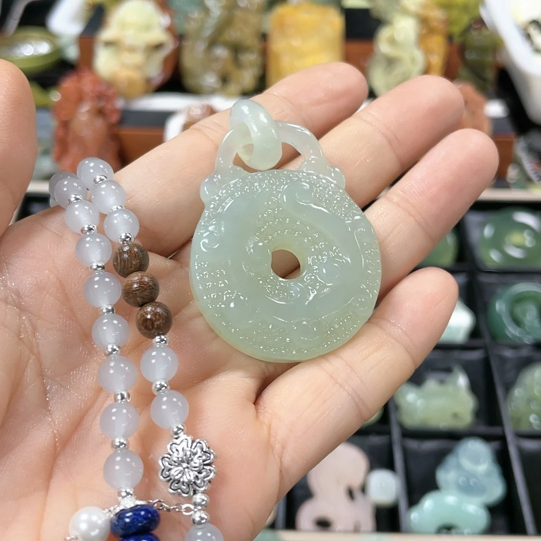 蛇纹石玉颈饰未镶嵌