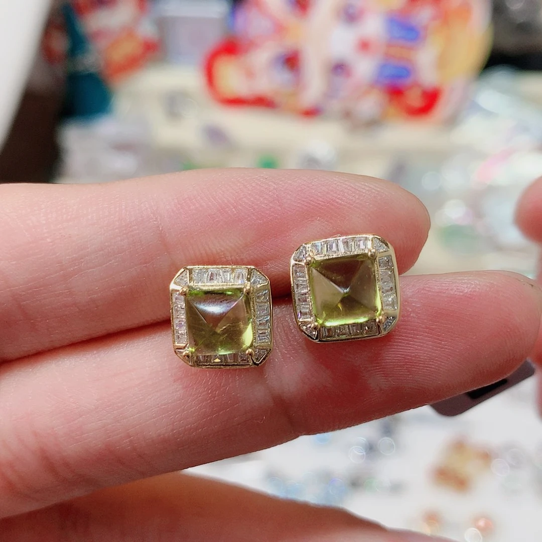 橄榄石耳钉银S925镶嵌