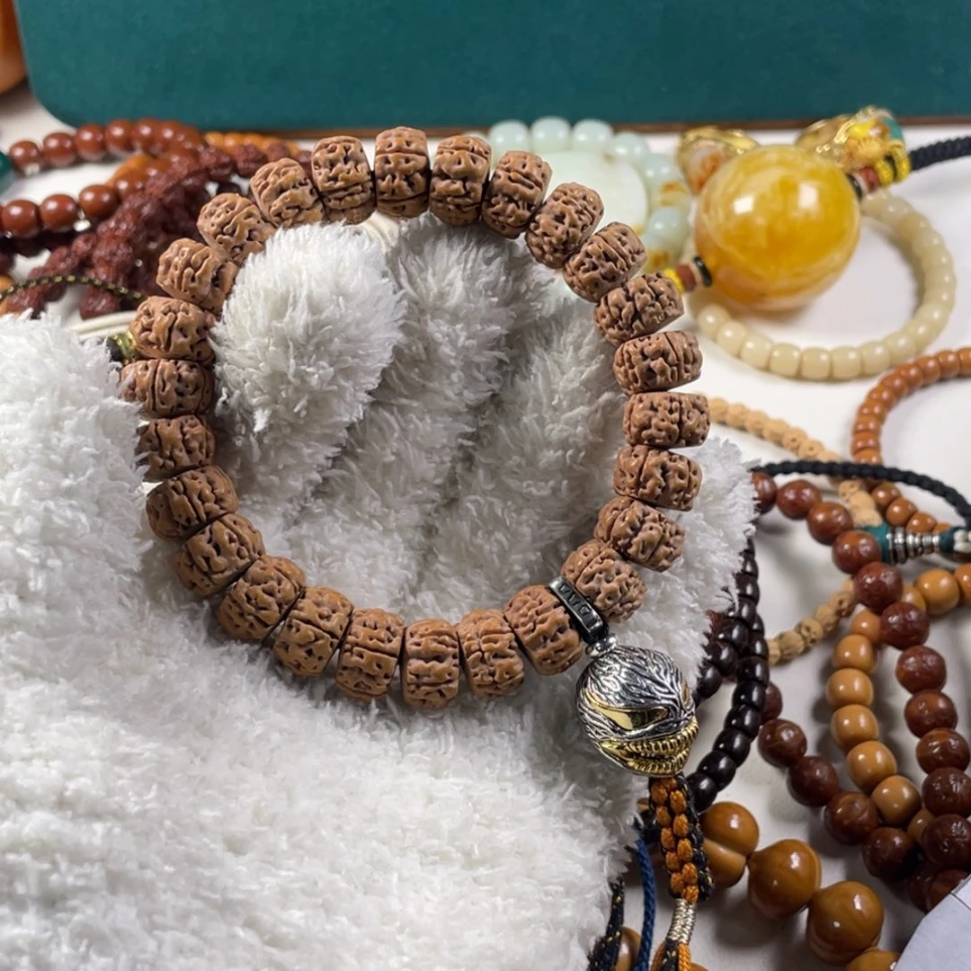 吊坠金刚菩提。。。。。。。。。。。