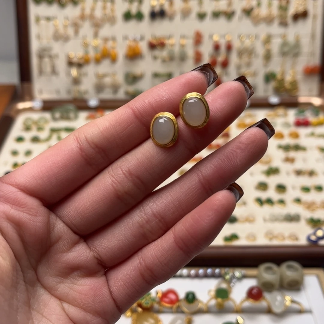 和田玉未镶嵌耳饰