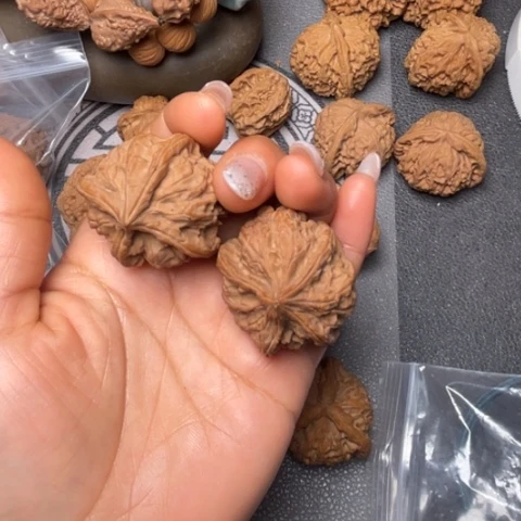 文玩核桃把件四棱