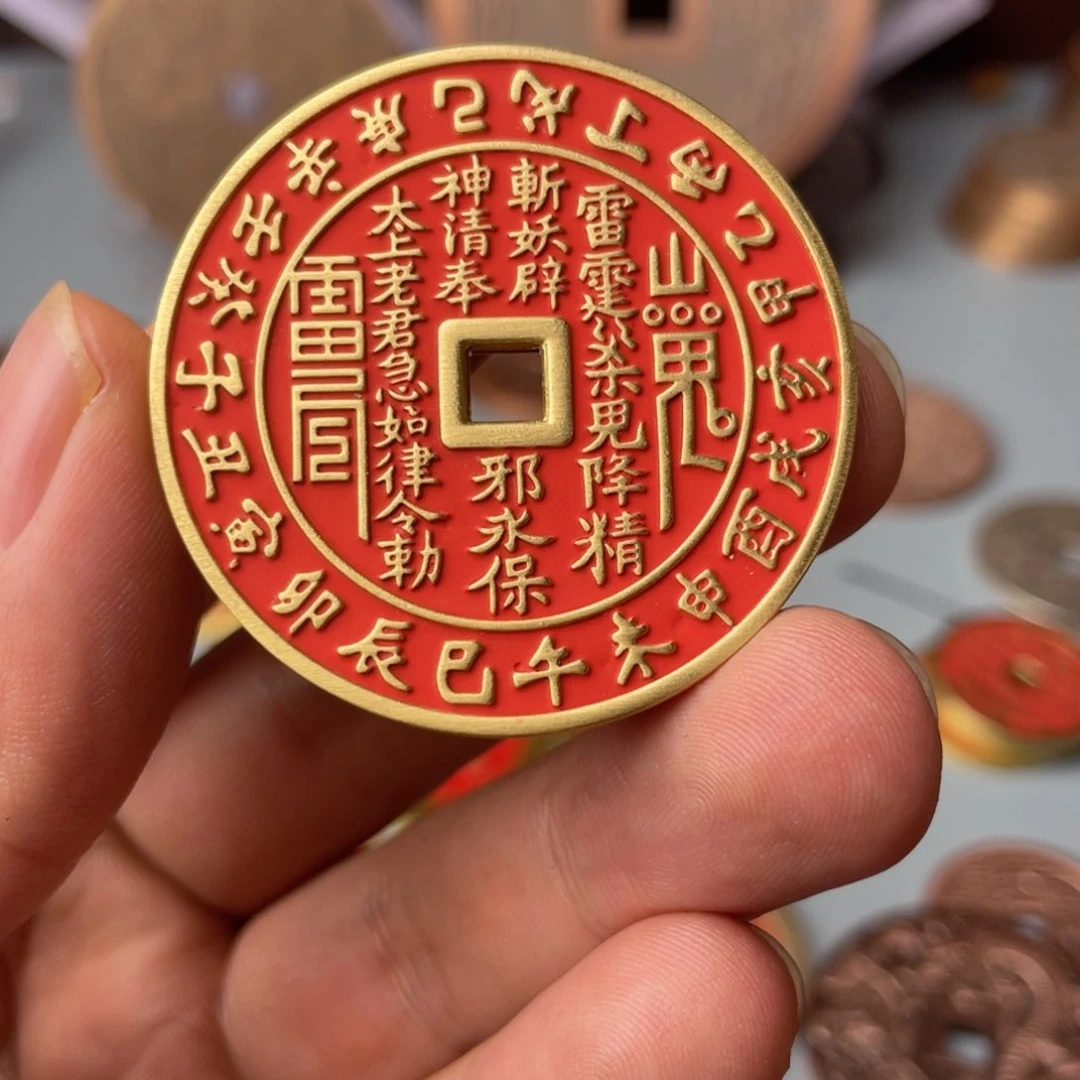 铜闲****倩现代仿制工艺文创铜币