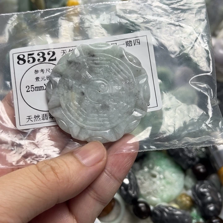 翡翠未镶嵌颈饰8532