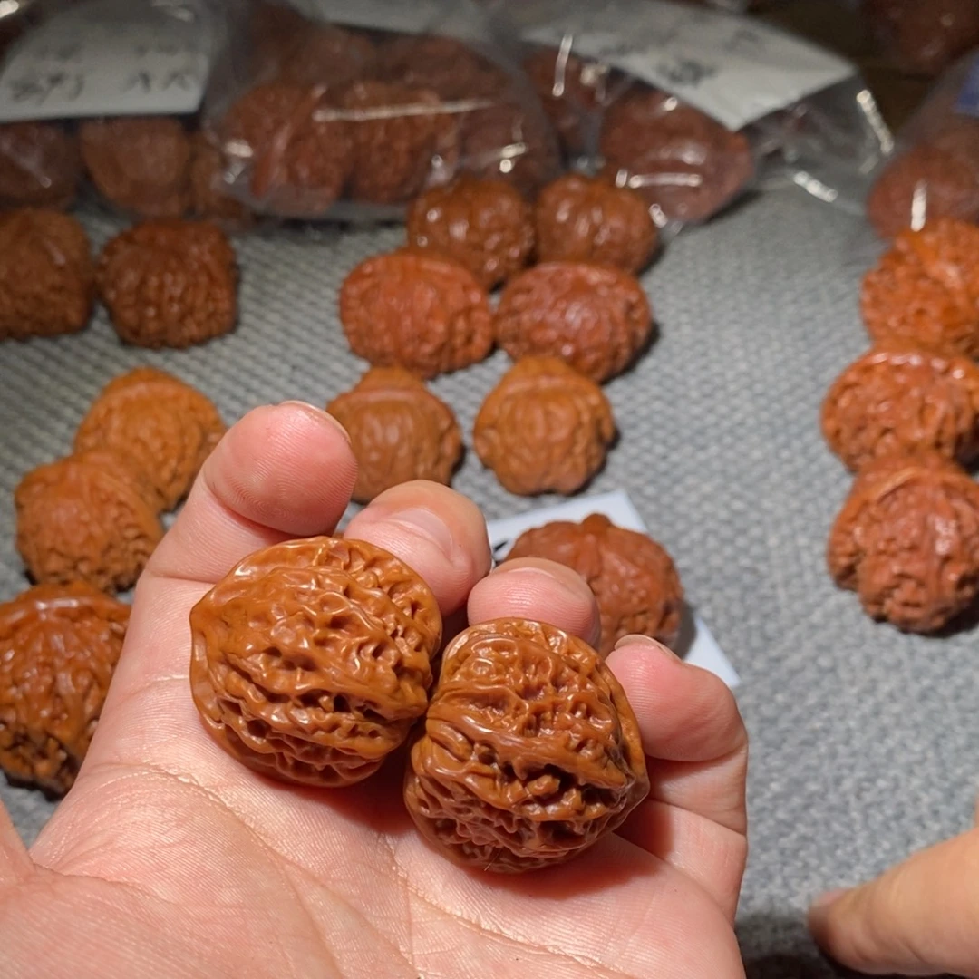 少***性文玩核桃把件灯笼