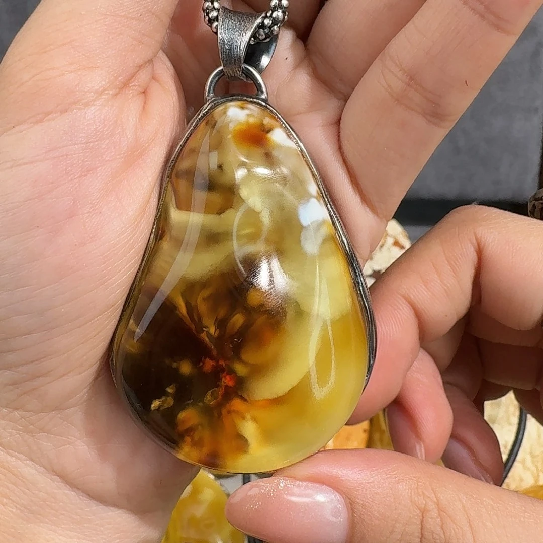 喜***庆未镶嵌琥珀裸石我