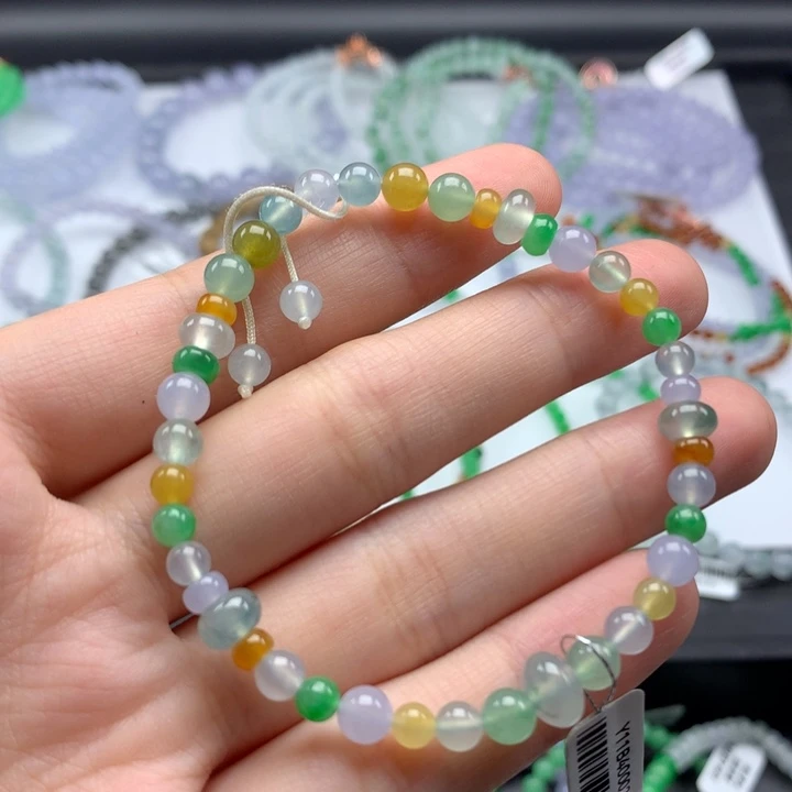 翡翠手镯未镶嵌翡翠