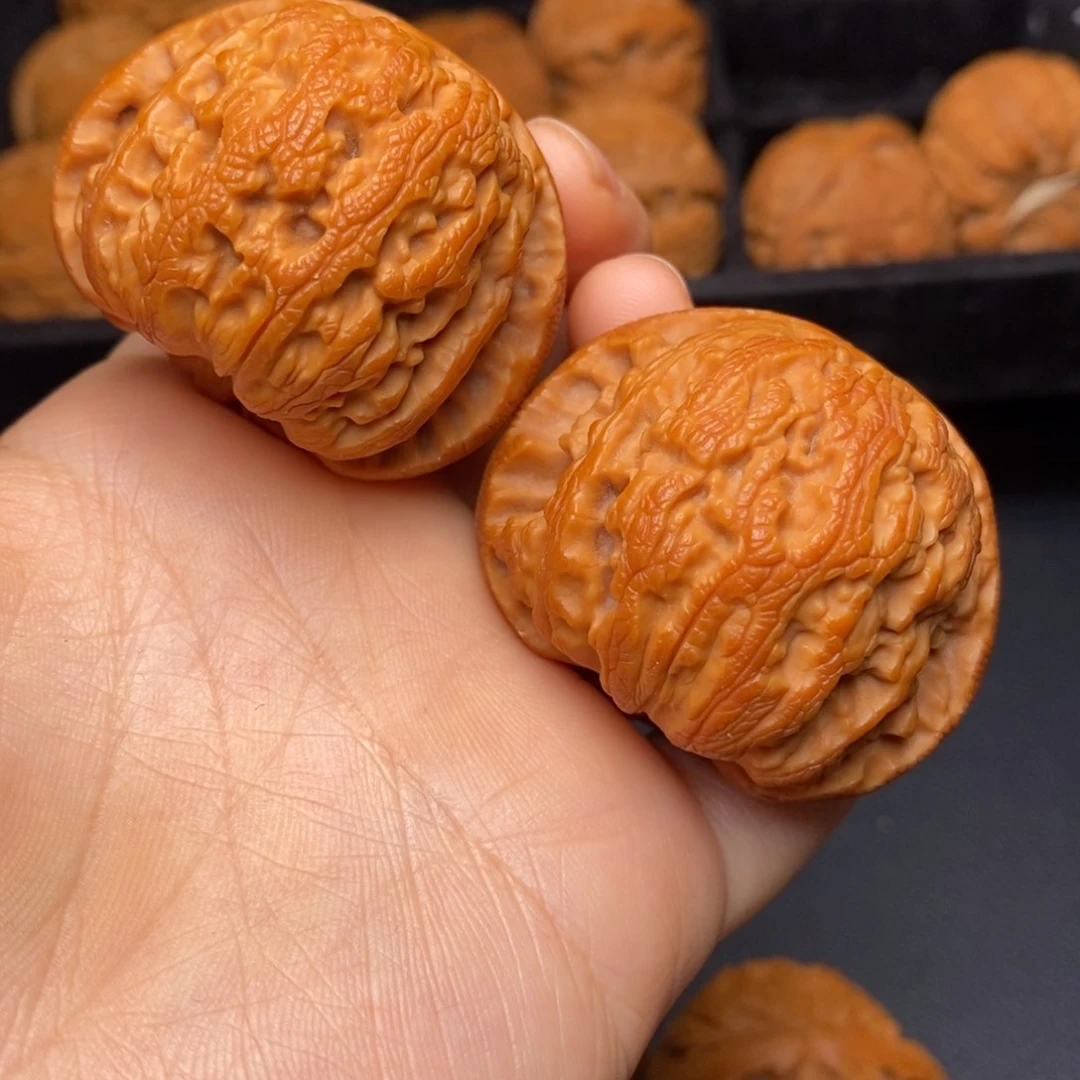 文玩核桃把件秦岭野生核桃