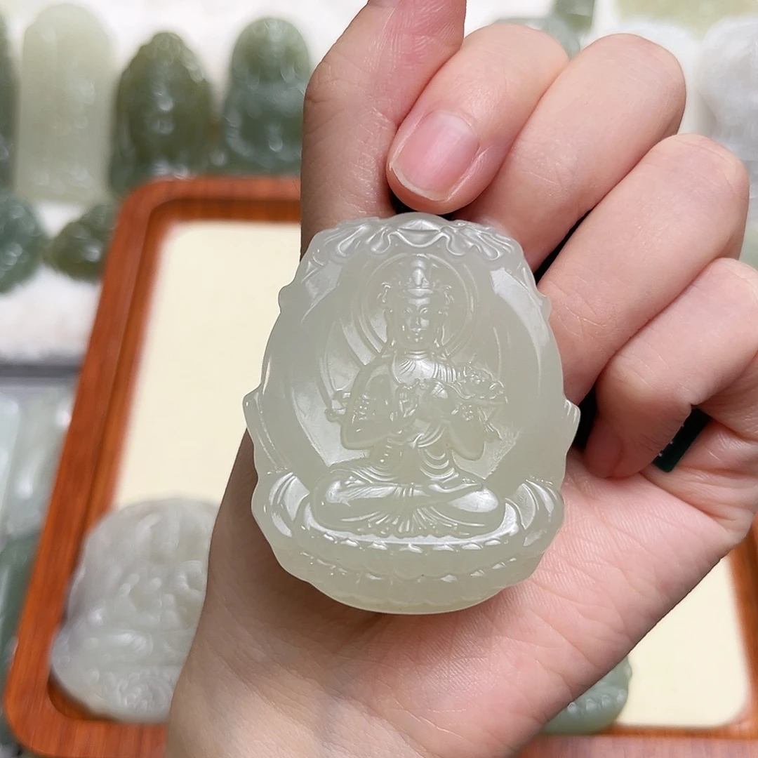 爱***猫和田玉未镶嵌颈饰