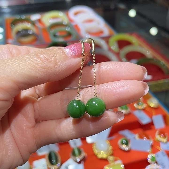 颈饰18K金镶嵌和田玉10mm圆珠