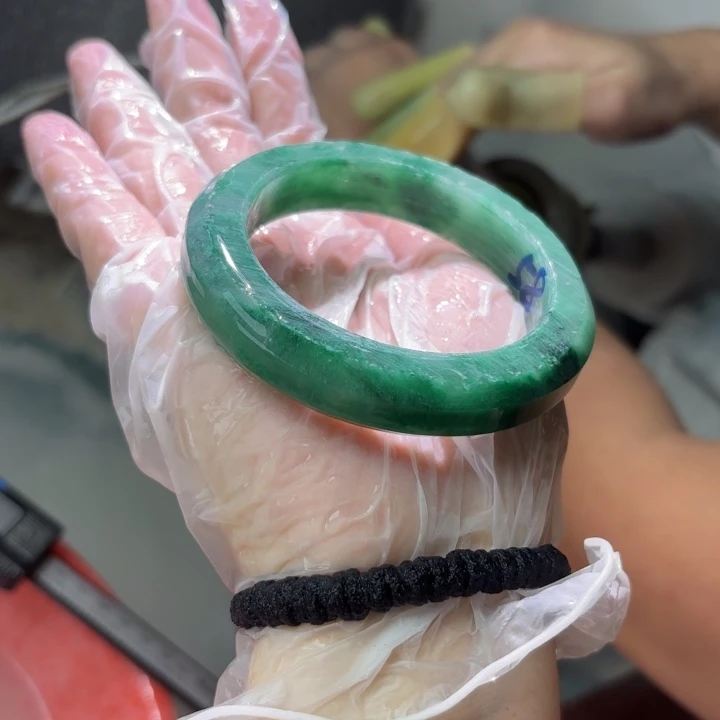 青***绿石英质玉（非洲翠）手镯未镶嵌定制