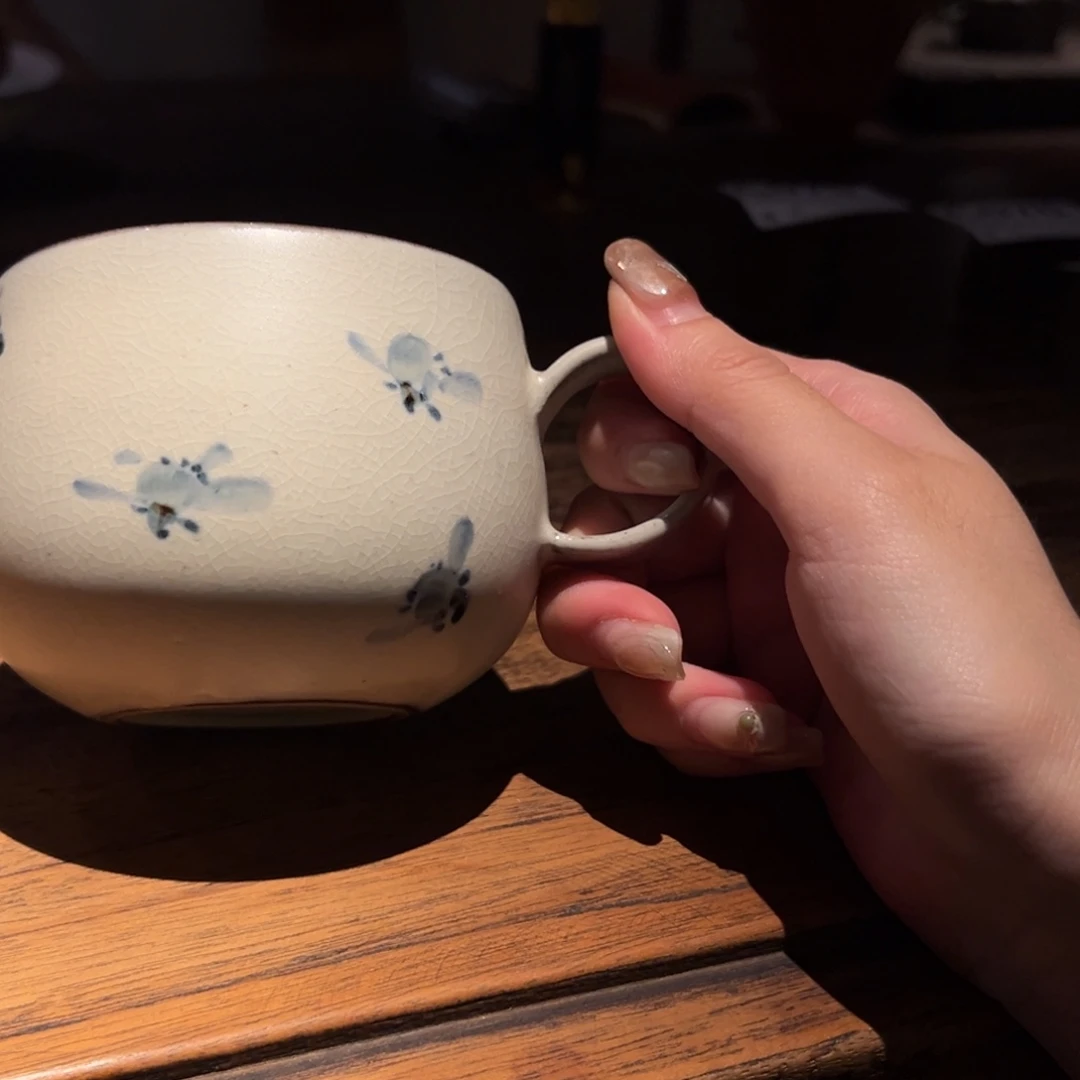 瓷片陶瓷。          陶瓷。