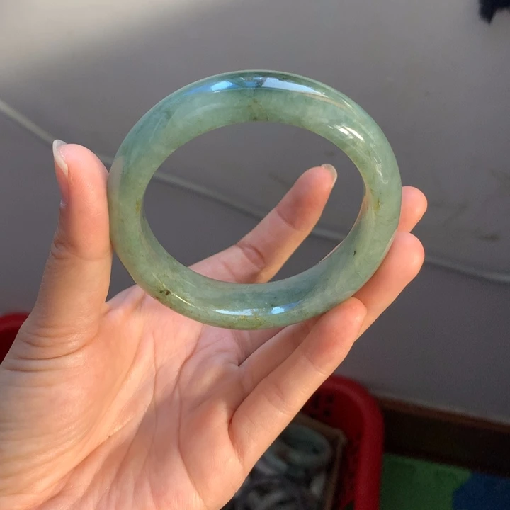 翡翠未镶嵌手镯19号。 56圈