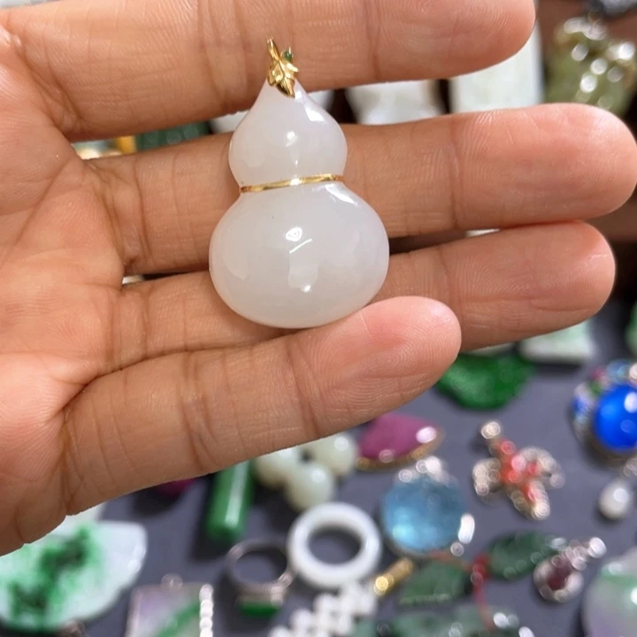 和田玉（糖玉）18K金镶嵌颈饰漂亮88888888888888