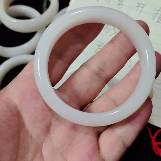 东陵石手镯未镶嵌