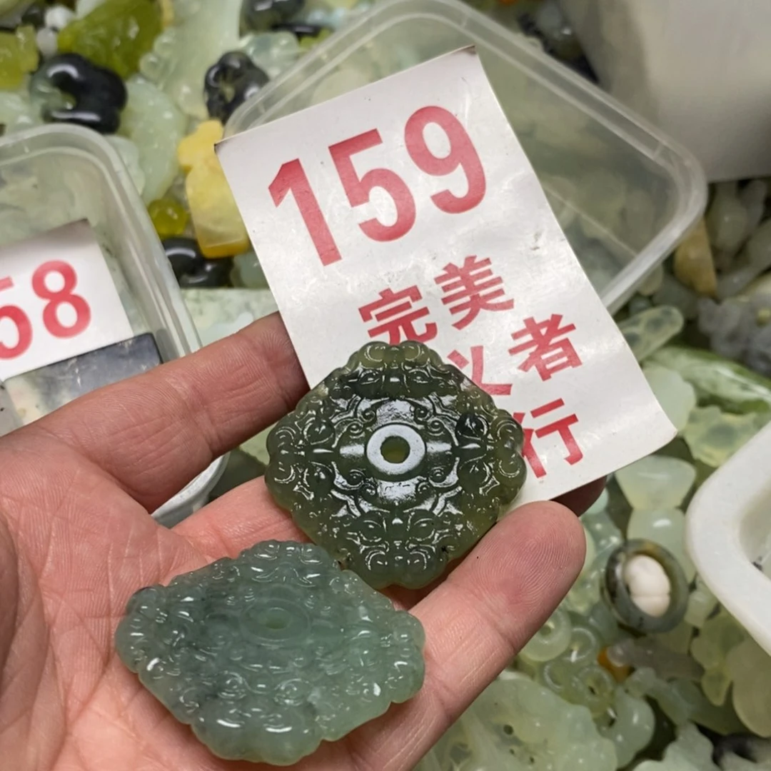 蛇纹石玉挂坠足银镀金镶嵌