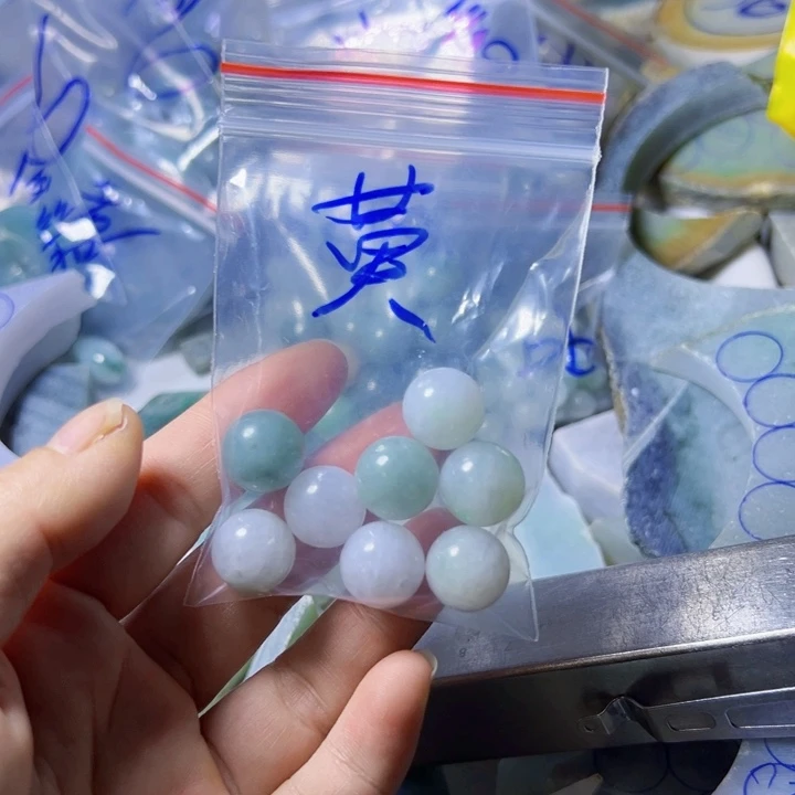 颈饰未镶嵌翡翠黄*神