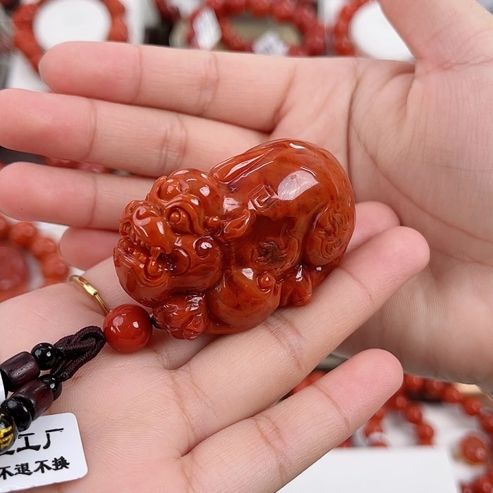 远***景南红玛瑙未镶嵌瓦西收藏级牛血锦红貔貅吊坠