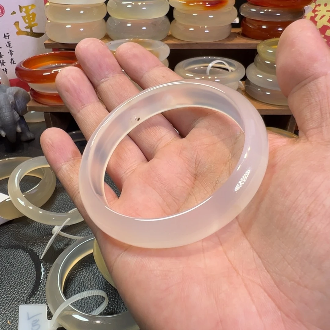 瞌***熊手镯玛瑙/玉髓未镶嵌