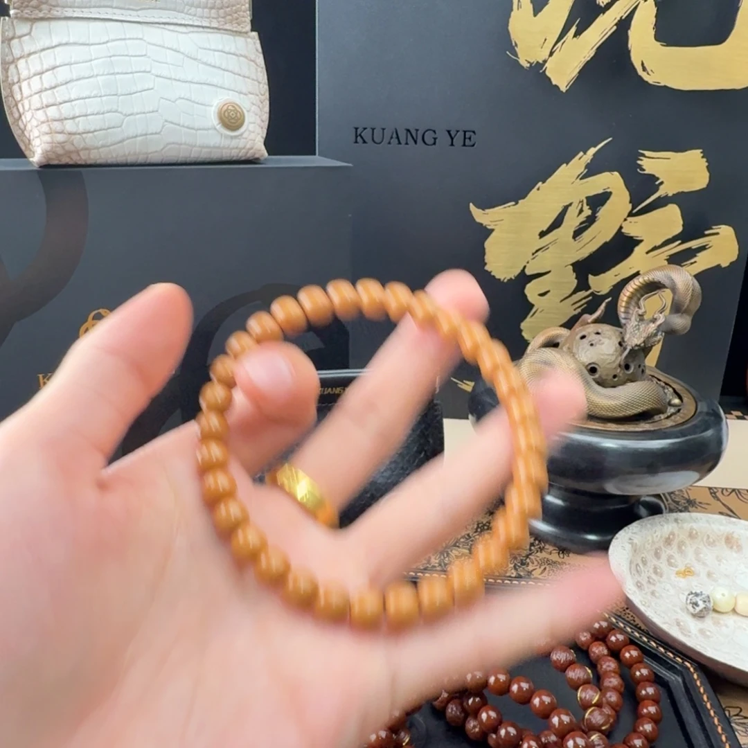 A***E吊坠猴头核桃8.0素串