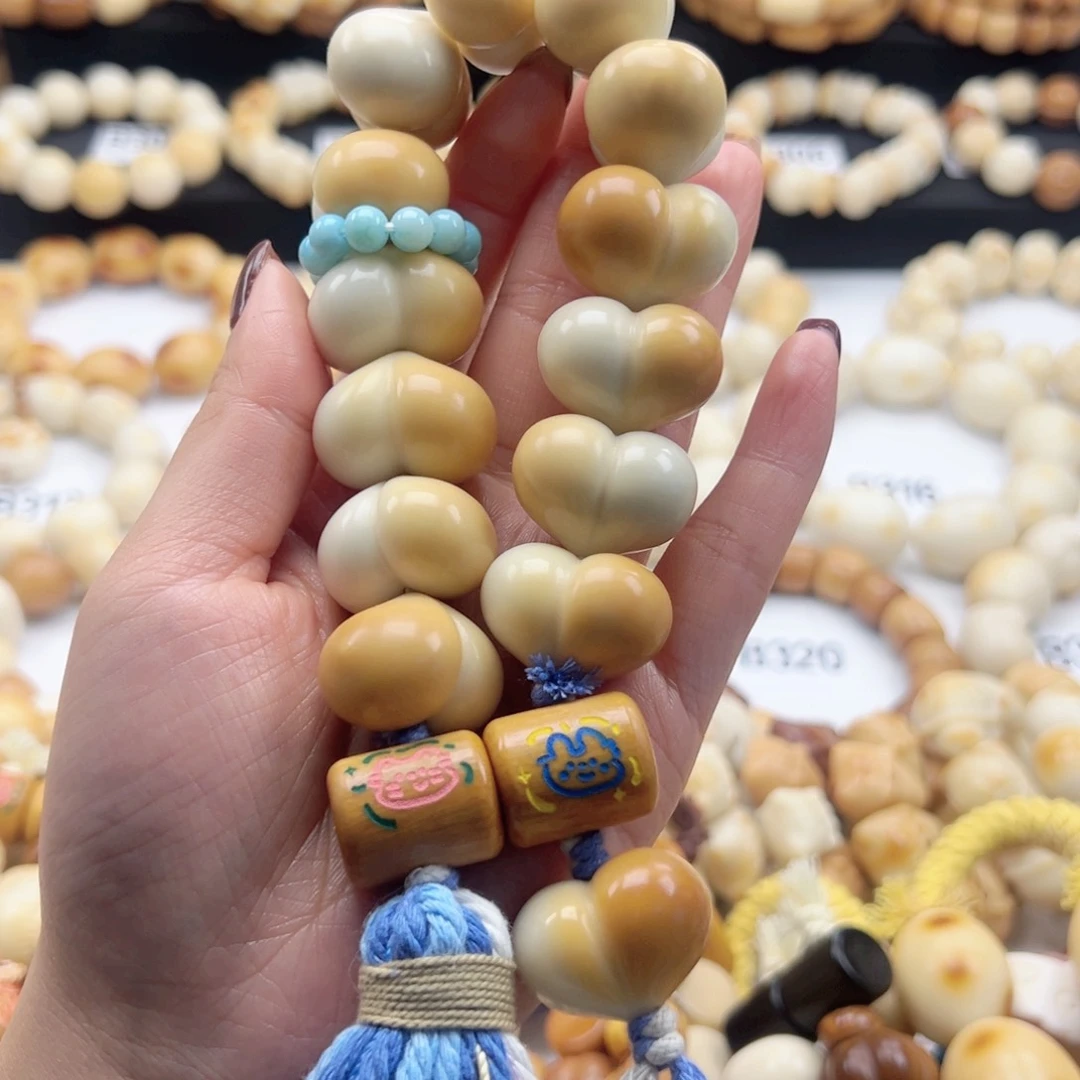 吊坠白玉菩提26卡半壁屁桃设计款生长纹