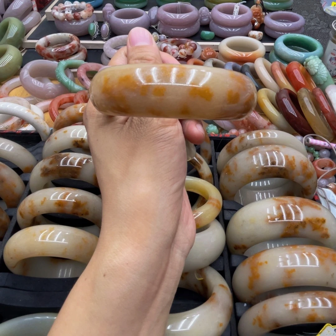 黑***妞未镶嵌圈口59石英质玉