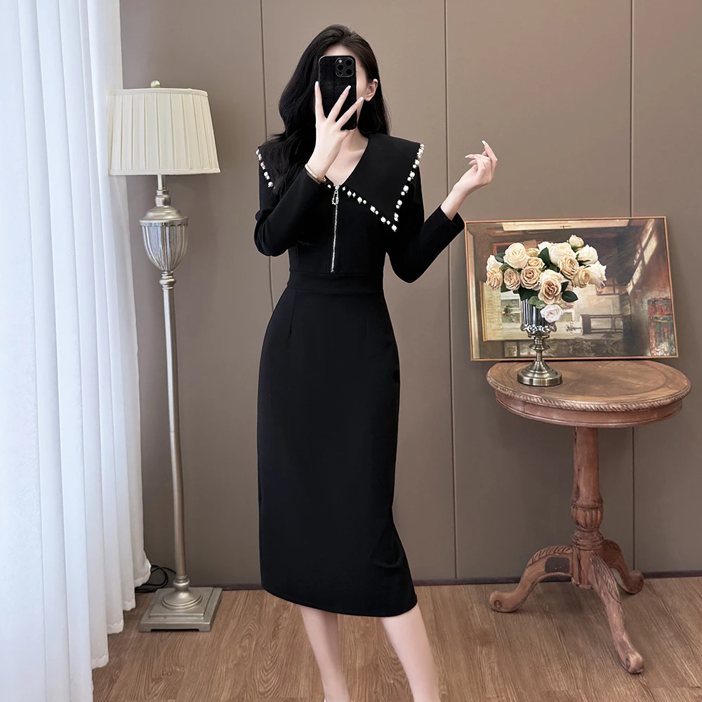 mnnz311法式赫本风连衣裙女2025秋冬时尚翻领钉珠气质显瘦小黑裙