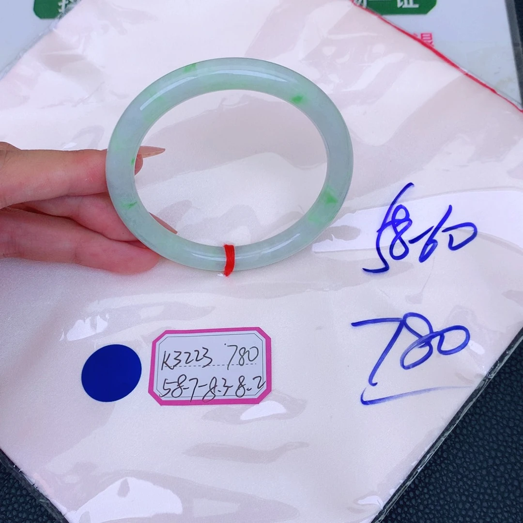 翡翠手镯未镶嵌1