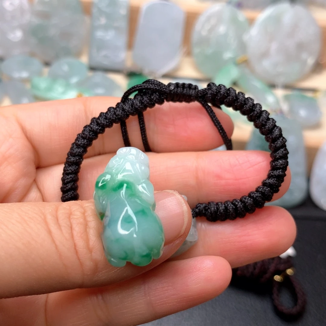 翡翠颈饰未镶嵌翡翠