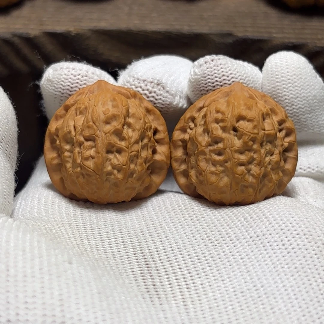 把件文玩核桃纯野生燕山明珠30边