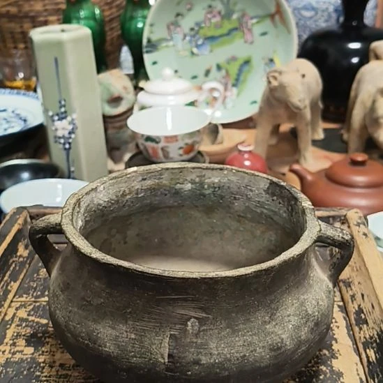 鼎***胤一个铜的双耳香炉1600克